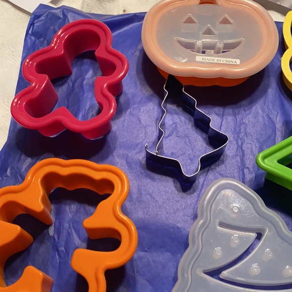 Cookie Cutters NEW Total of 12 - Picture 2 of 9